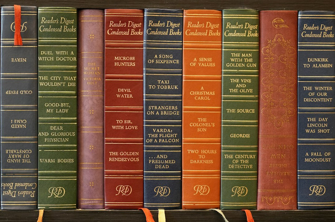 detective reading book